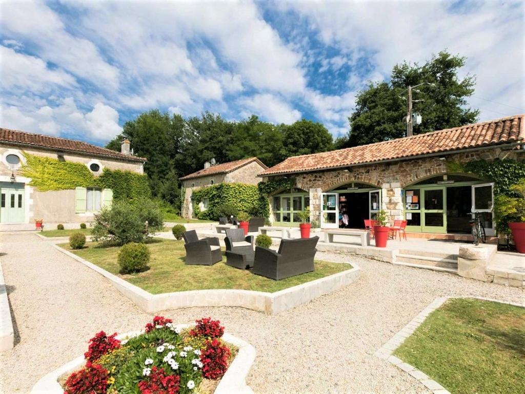 Camping Les Gorges Du Chambon Hotel Eymouthiers  Eksteriør billede