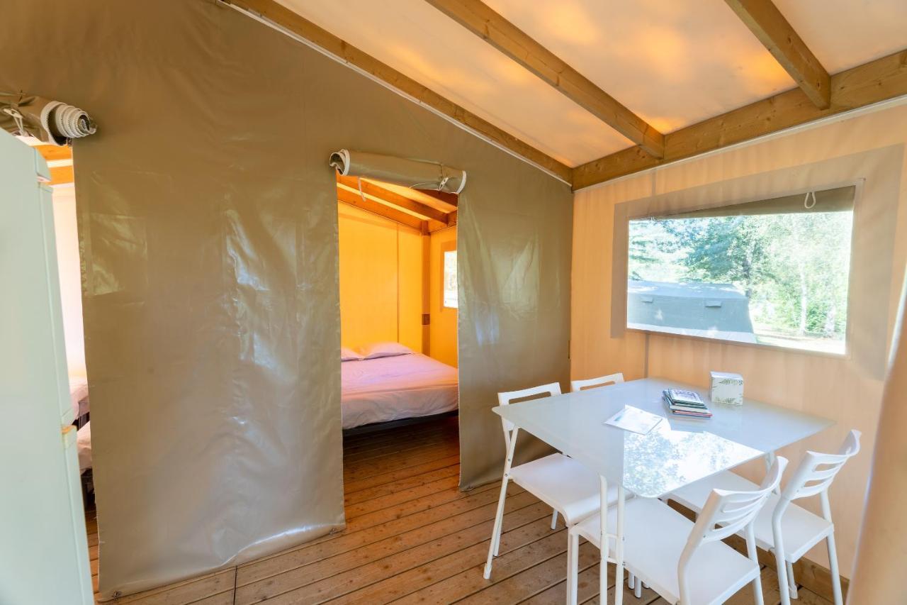 Camping Les Gorges Du Chambon Hotel Eymouthiers  Eksteriør billede